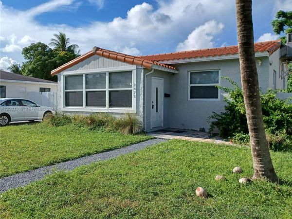 2471 Dewey St , Hollywood, FL 33020