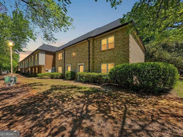 270 Winding River Road, Unit H, Atlanta, GA 30350