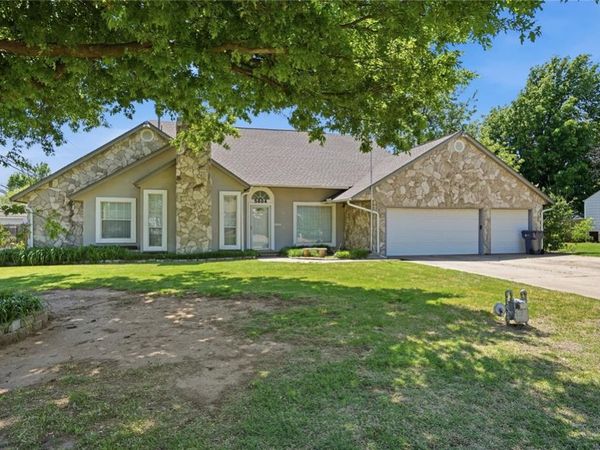 5804 NW 53rd Street, Warr Acres, OK 73122