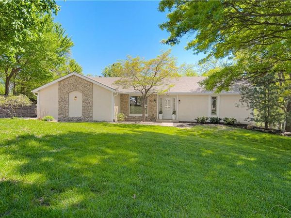 5801 W 164th Street, Stilwell, KS 66085