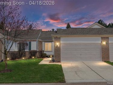 405 Ravencrest Lane, Westland, MI 48185