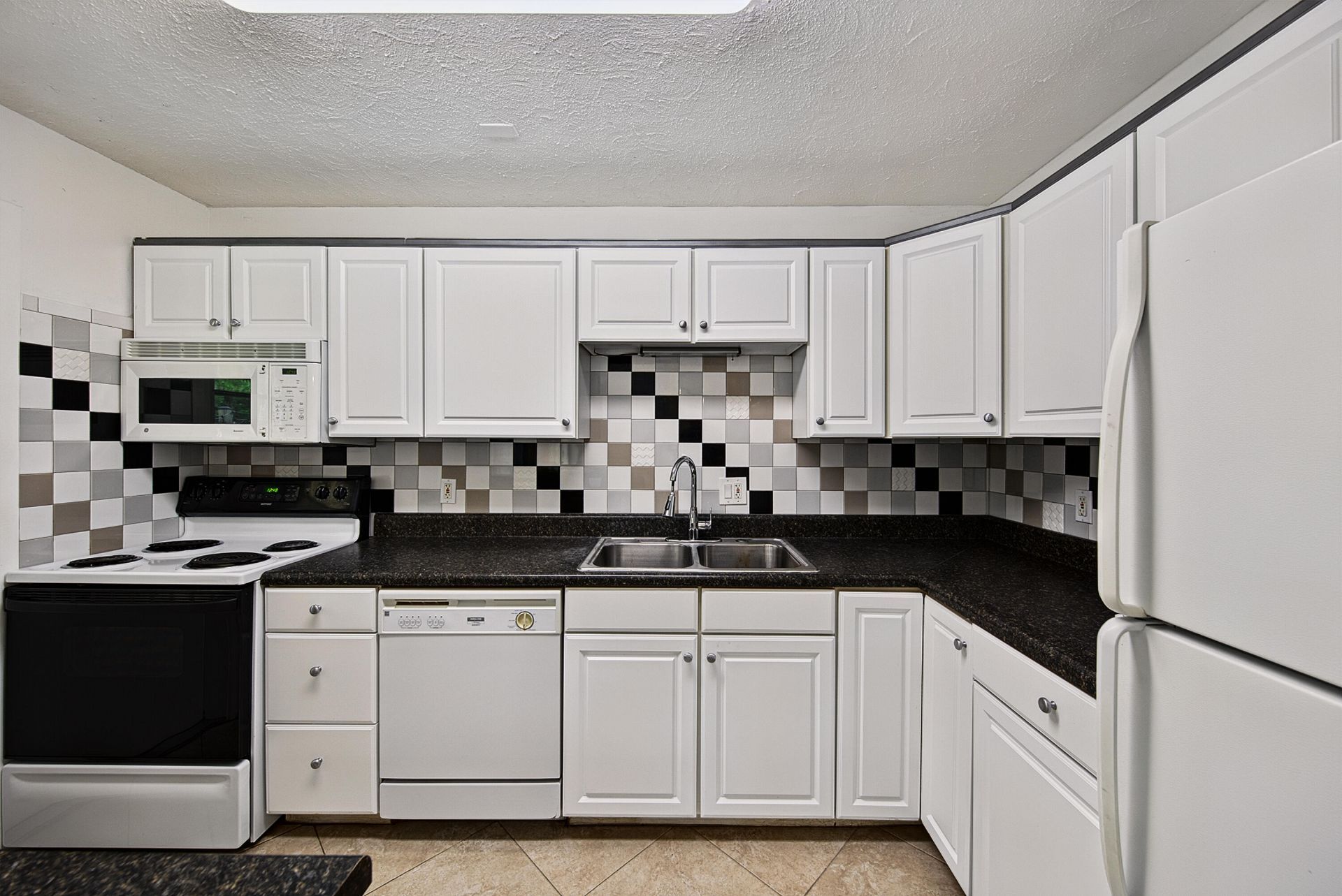 3004 NW 69th Court, Unit 1d, Fort Lauderdale, FL 33309 Photo