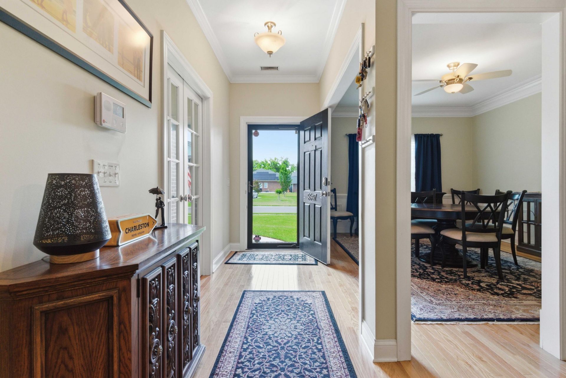 5547 Crescent View Drive Photo 10