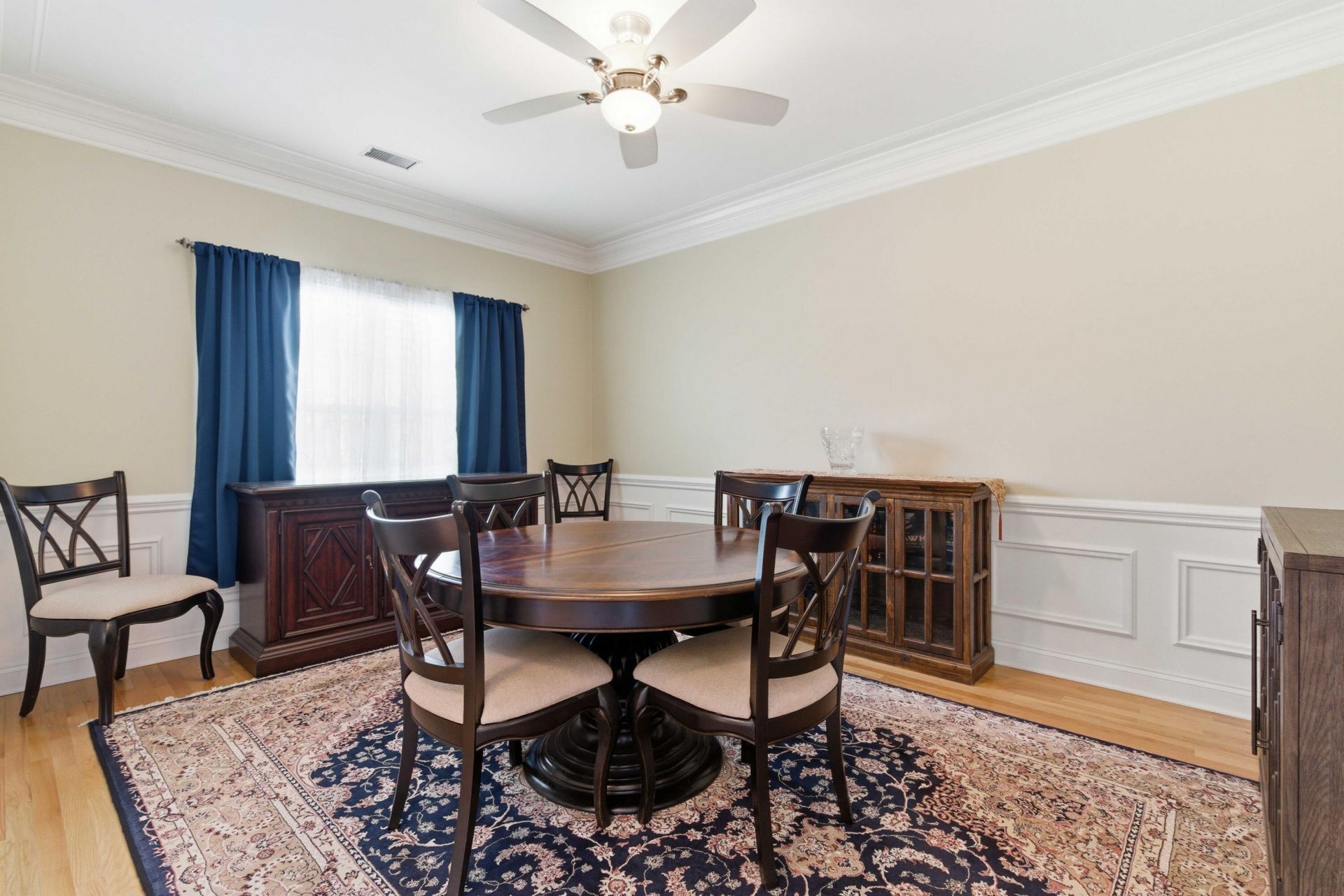 5547 Crescent View Drive Photo 11