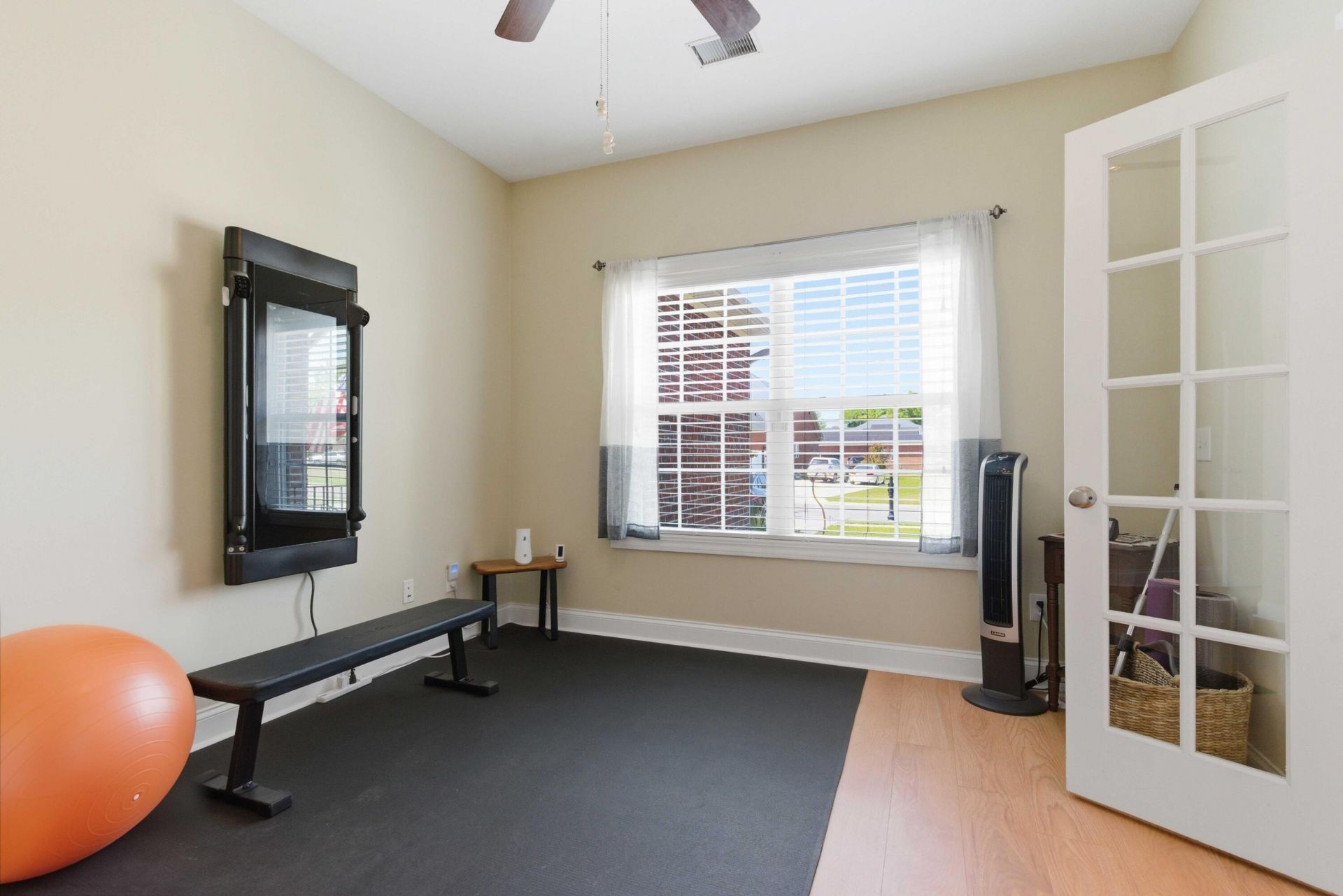 5547 Crescent View Drive Photo 14