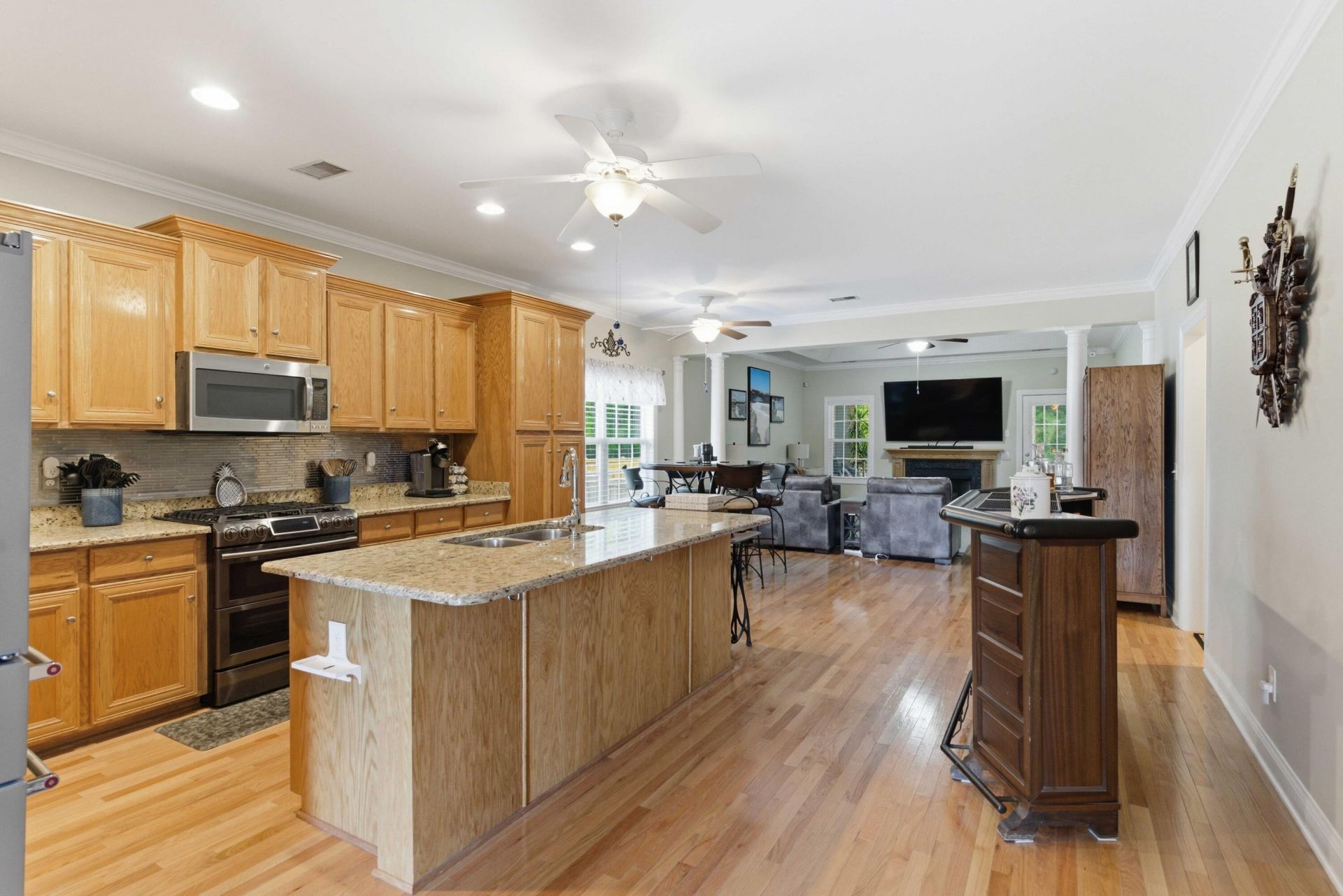 5547 Crescent View Drive Photo 16