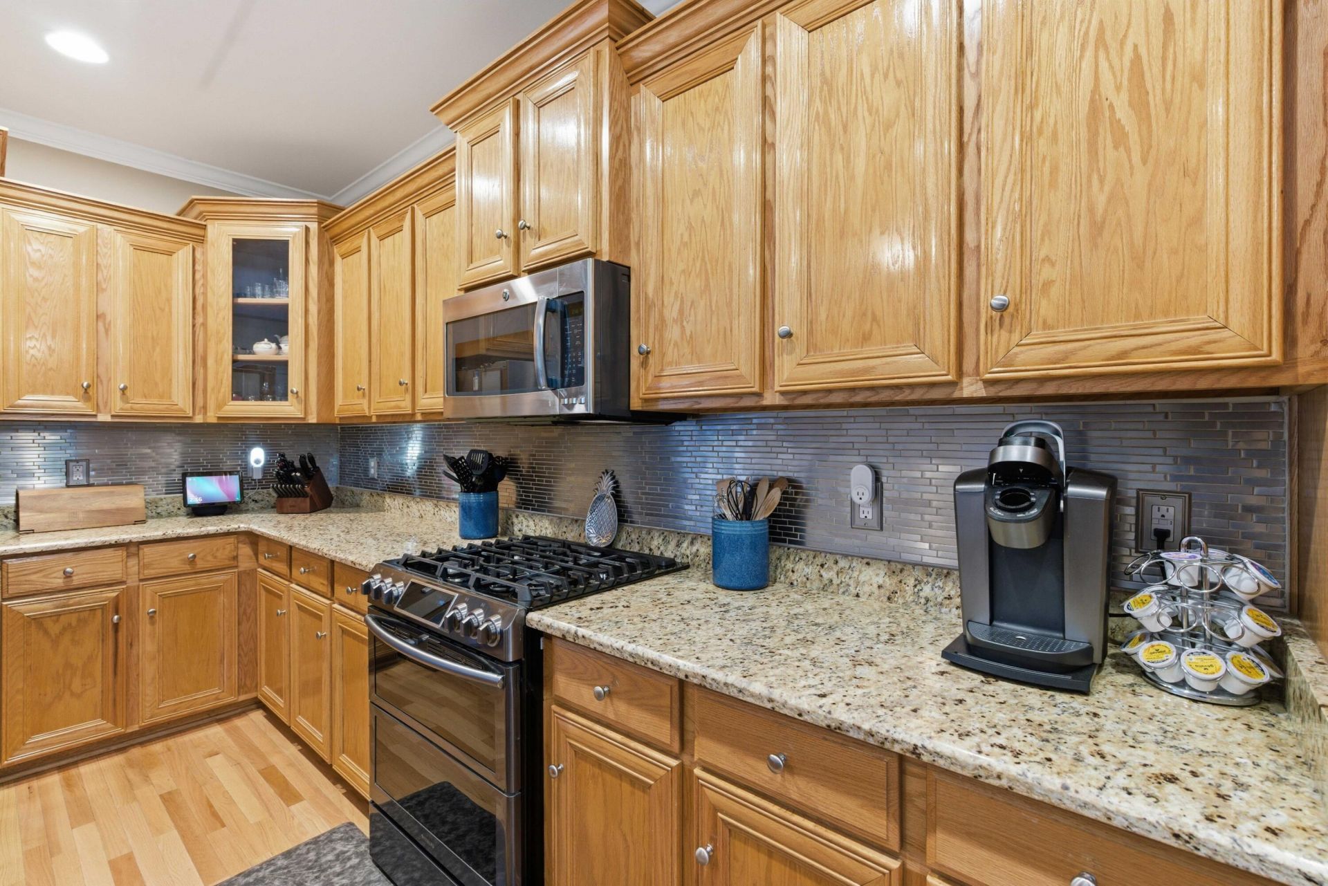 5547 Crescent View Drive Photo 20