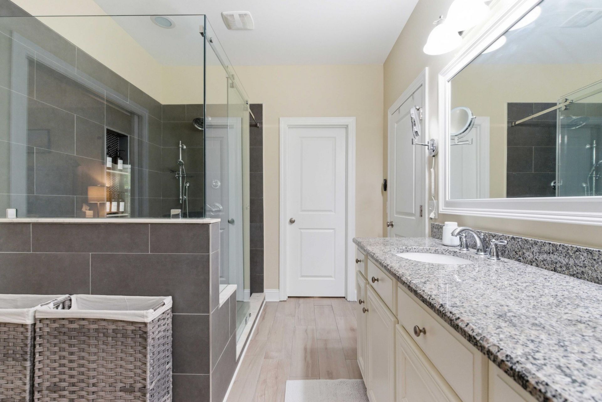 5547 Crescent View Drive Photo 33