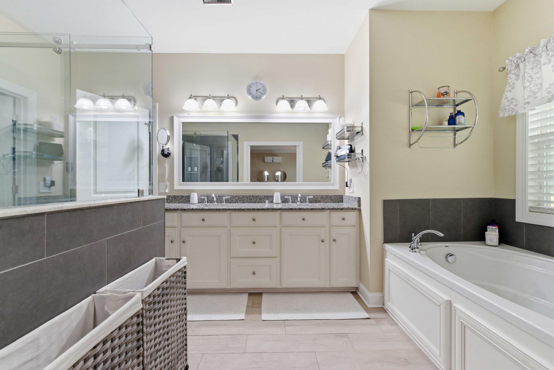 5547 Crescent View Drive Photo 35