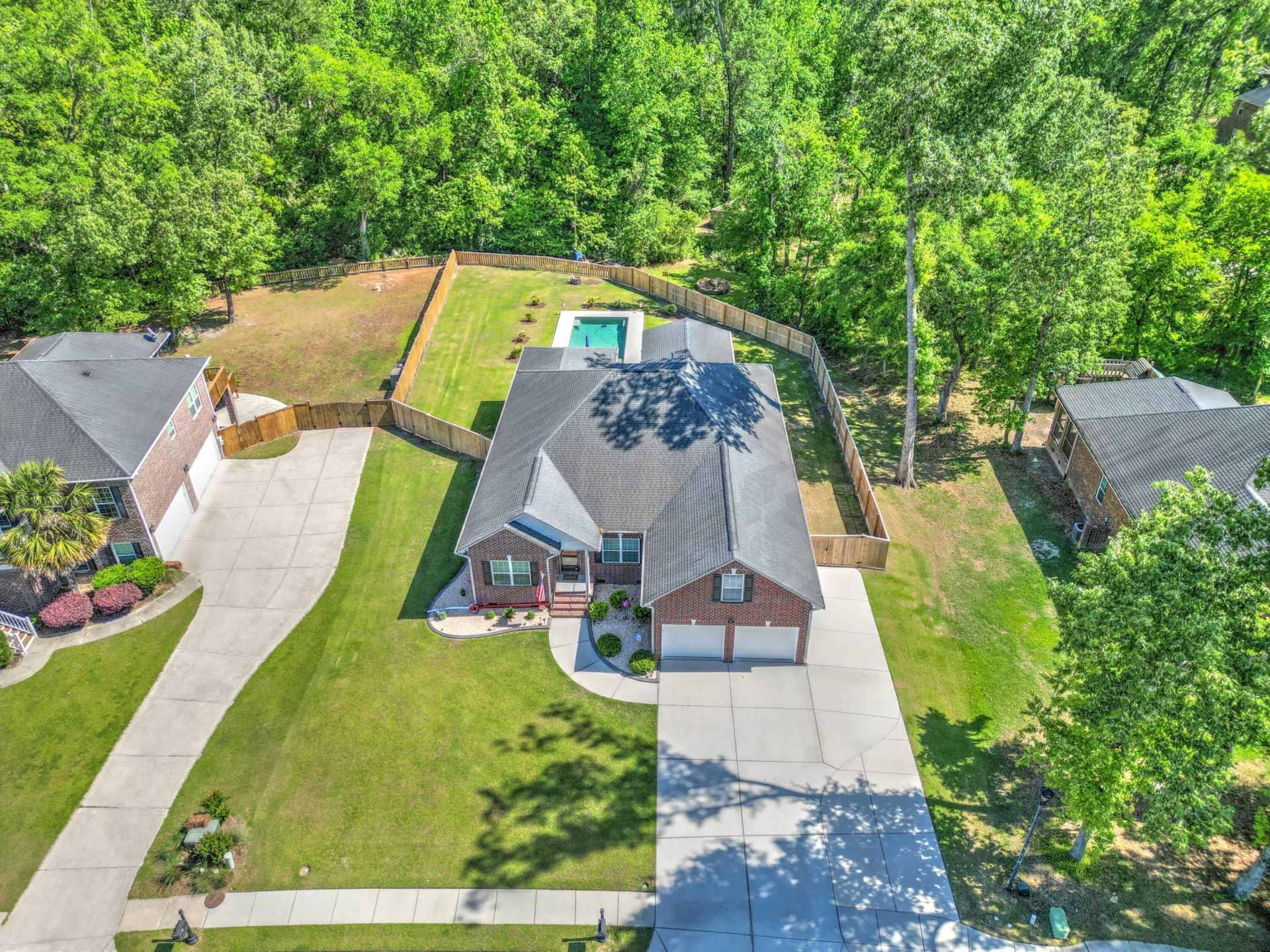 5547 Crescent View Drive Photo 4