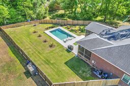 5547 Crescent View Drive photo 4