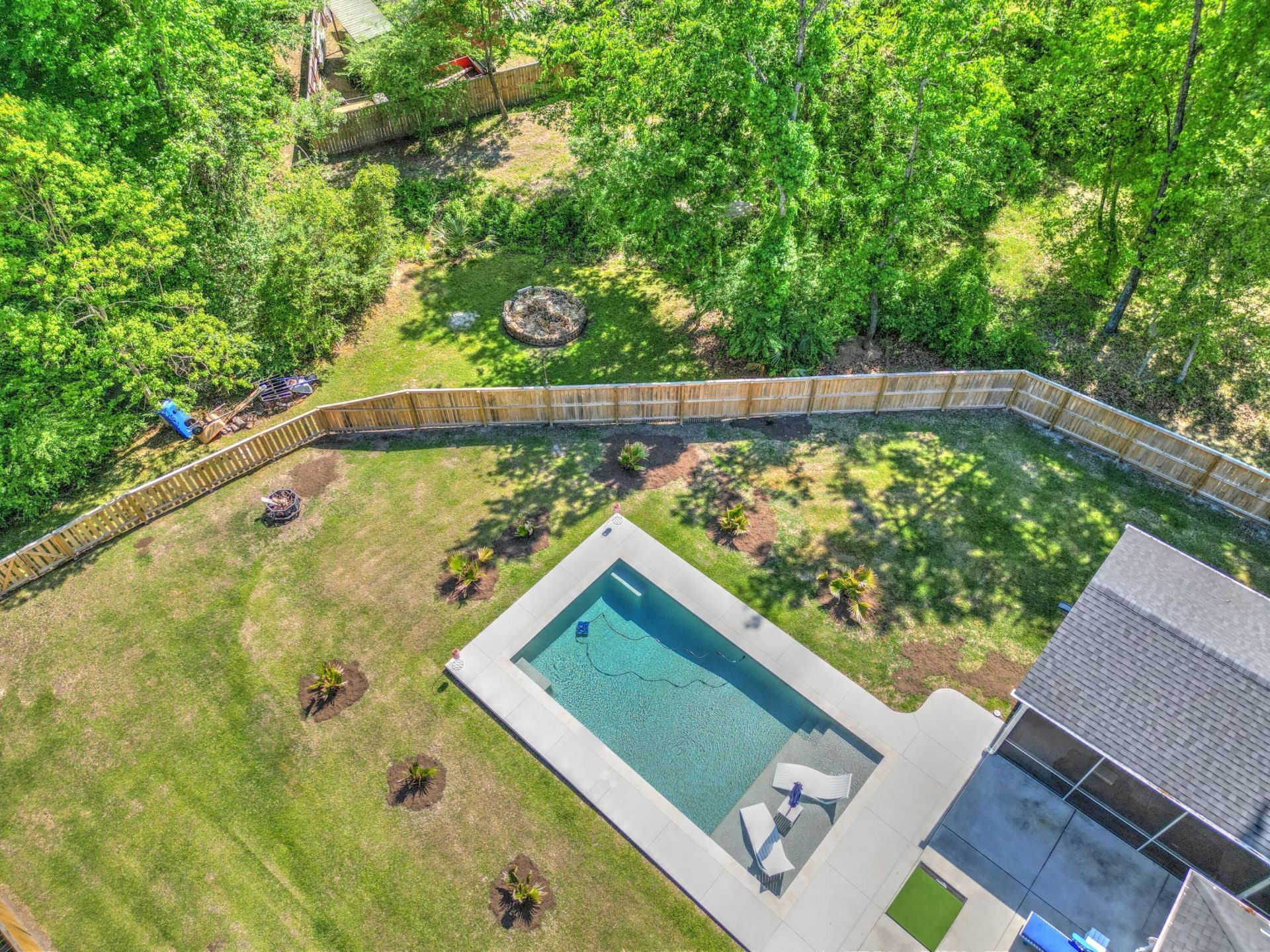 5547 Crescent View Drive Photo 6