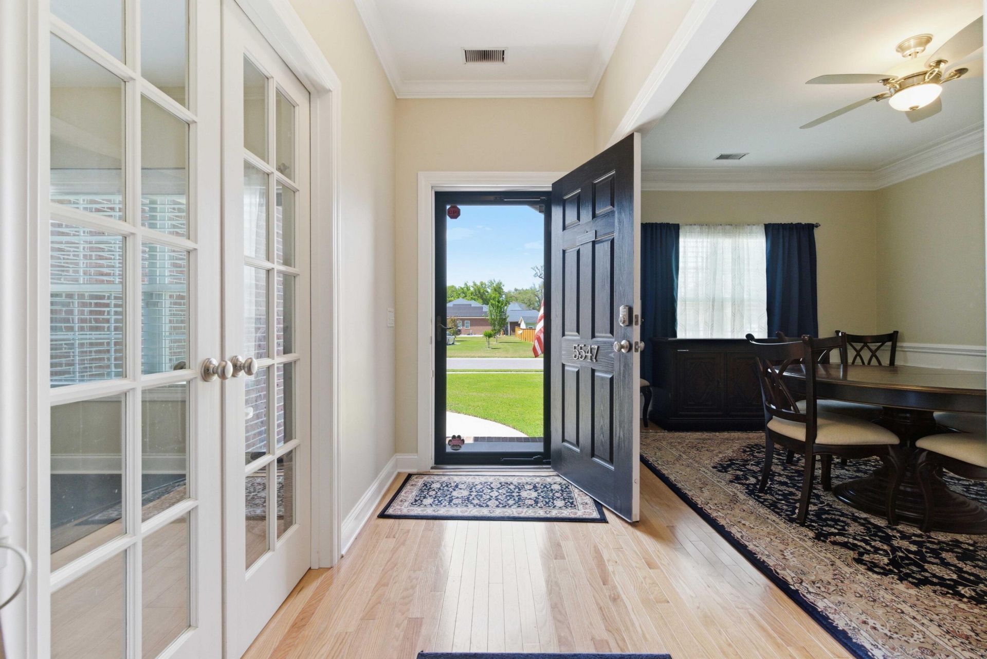 5547 Crescent View Drive Photo 8