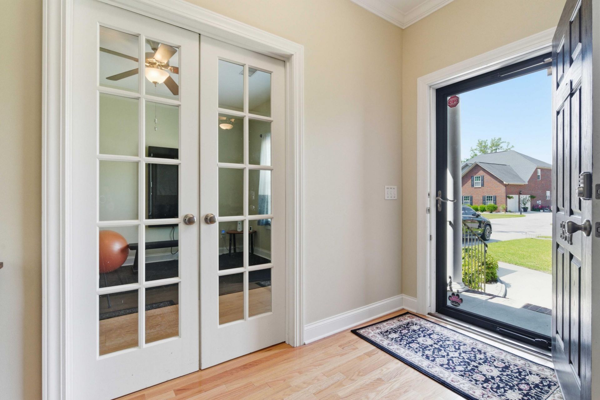 5547 Crescent View Drive Photo 9