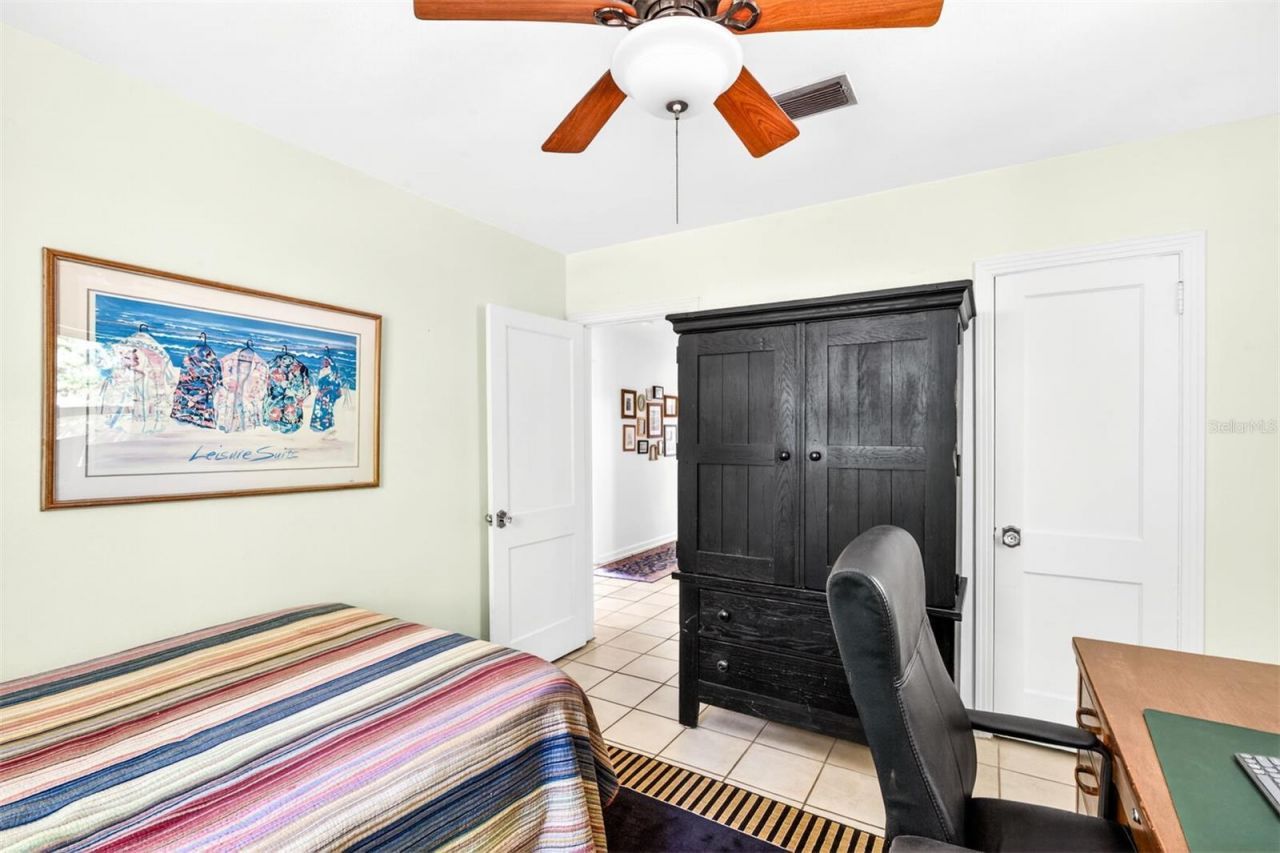 1006 NE 12th Avenue, Gainesville, FL 32601 Photo