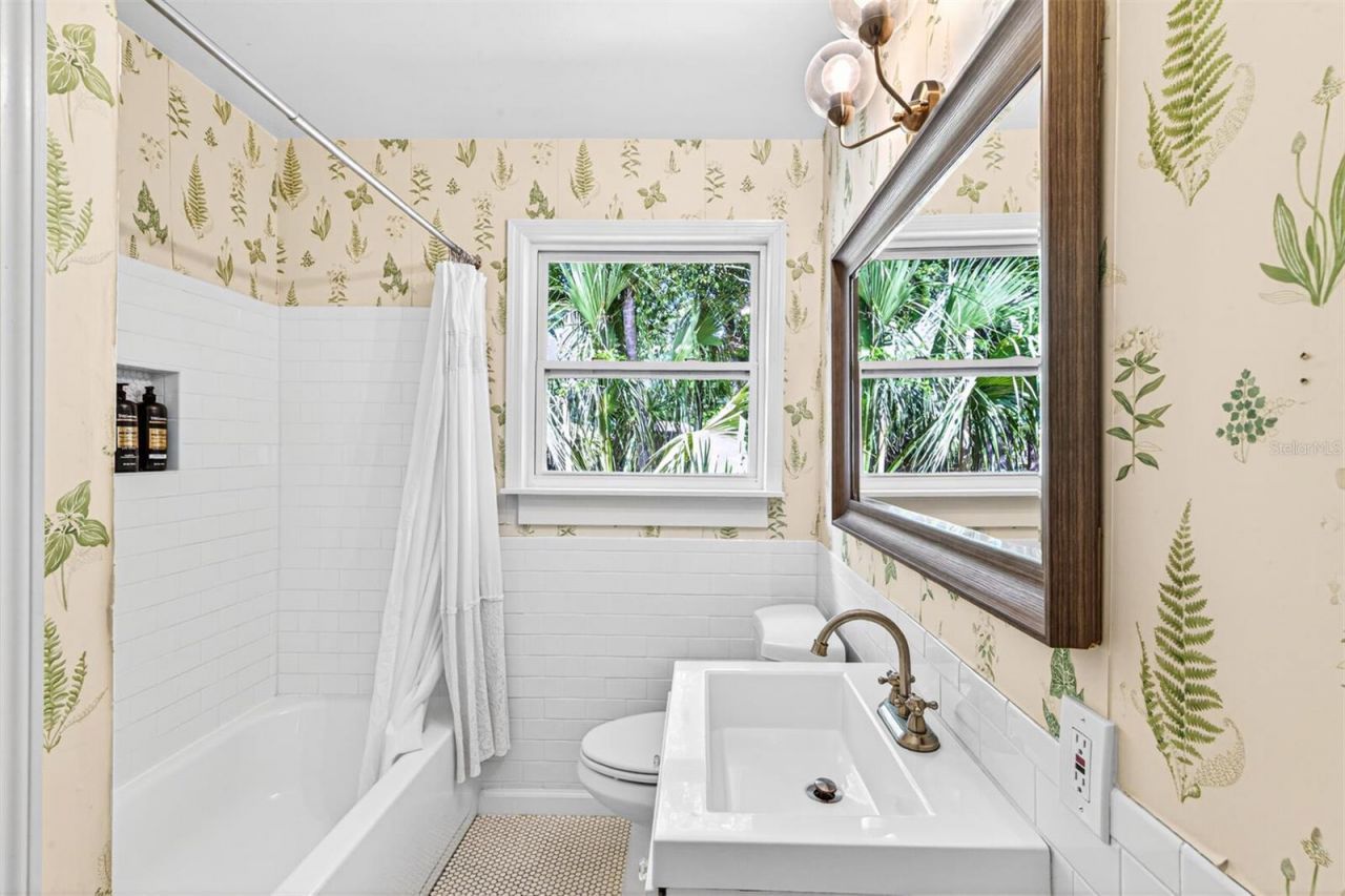 1006 NE 12th Avenue, Gainesville, FL 32601 Photo