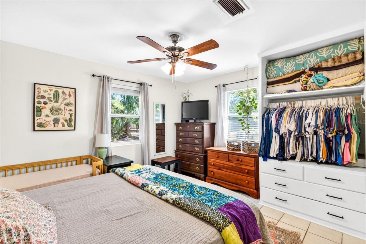 1006 NE 12th Avenue, Gainesville, FL 32601 Photo