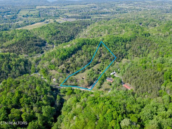 646 N Shiloh Rd, Seymour, TN 37865