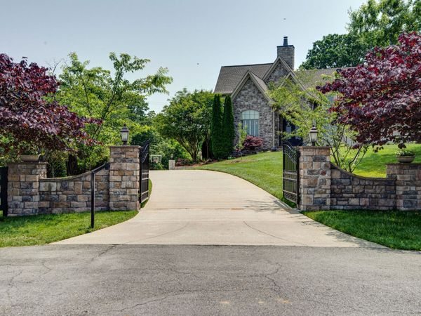 6605 Goshawk Ct, Arrington, TN 37014