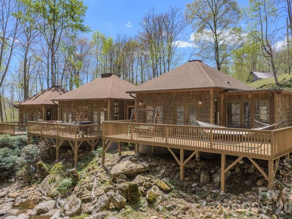 426 Cook Town Road , Bakersville, NC 28705