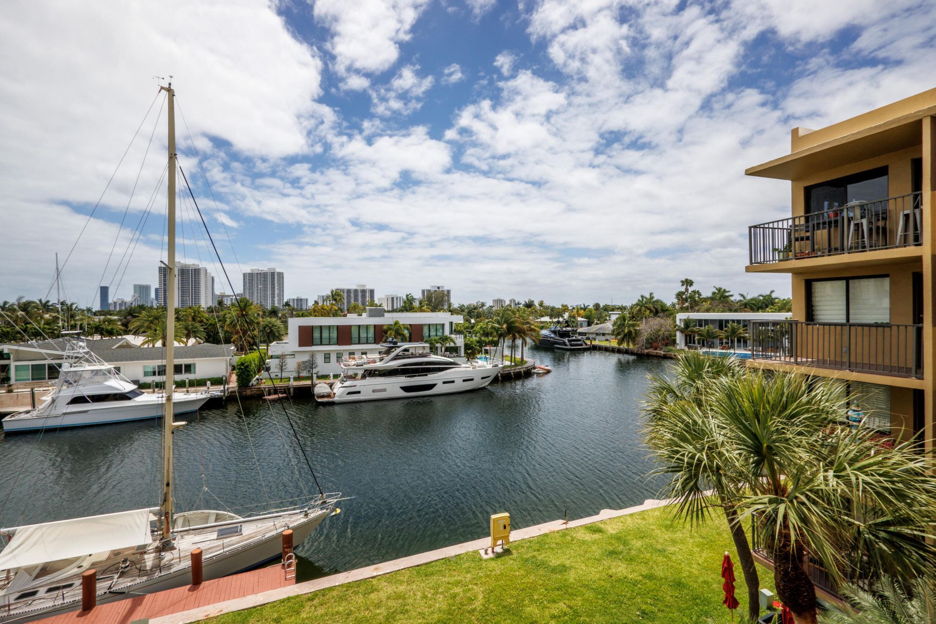 301 Golden Isles Drive, Unit 412, Hallandale Beach, FL 33009 Photo