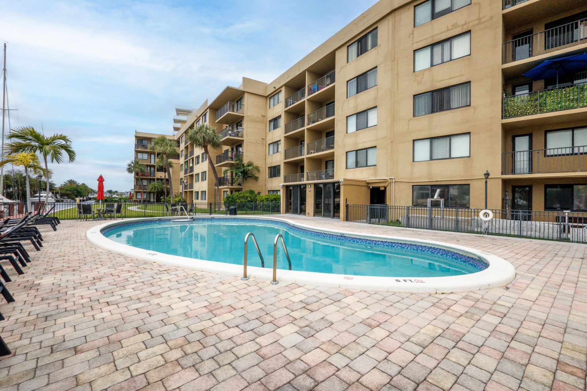 301 Golden Isles Drive, Unit 412, Hallandale Beach, FL 33009 Photo