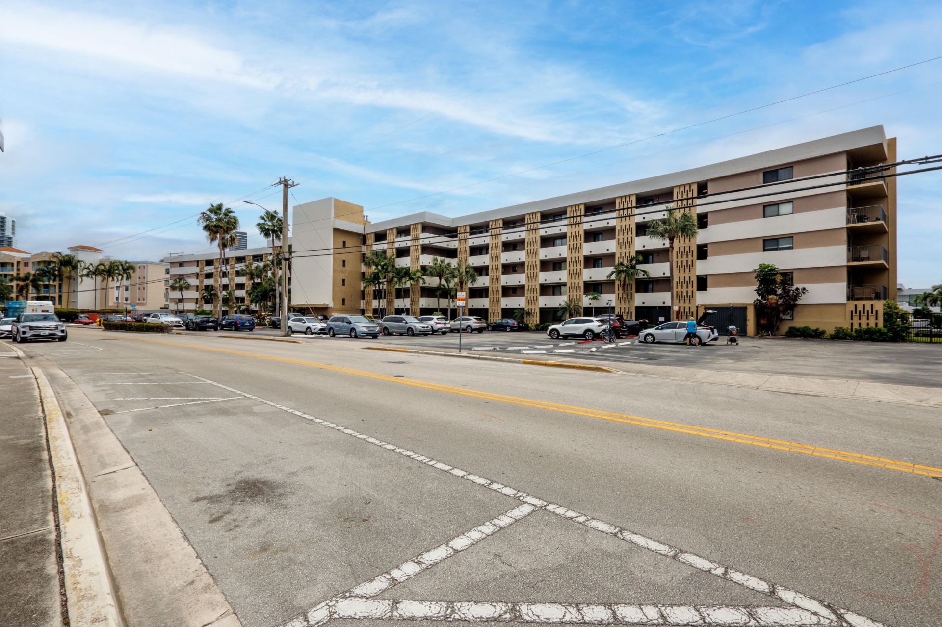 301 Golden Isles Drive, Unit 412, Hallandale Beach, FL 33009 Photo