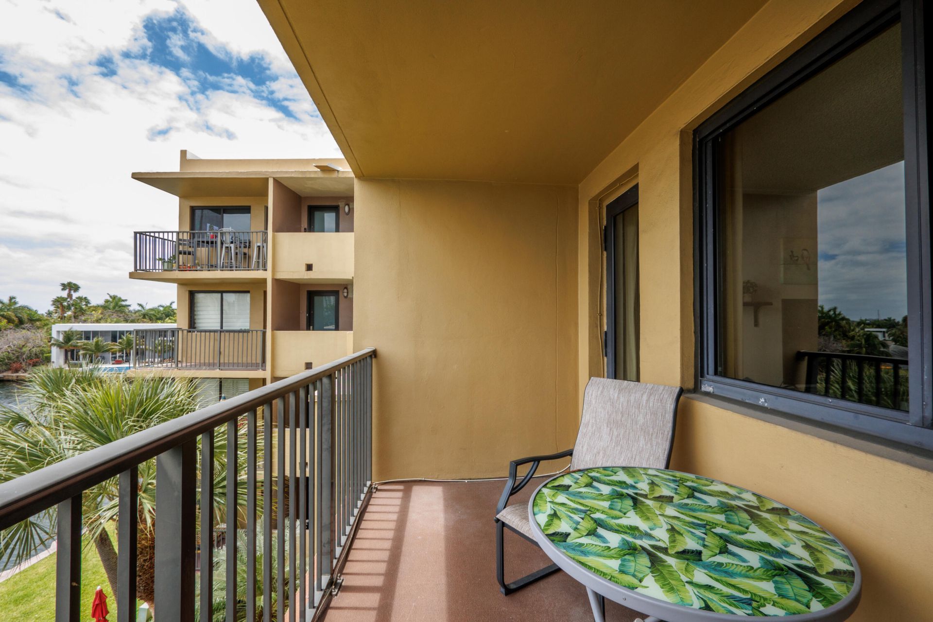 301 Golden Isles Drive, Unit 412, Hallandale Beach, FL 33009 Photo