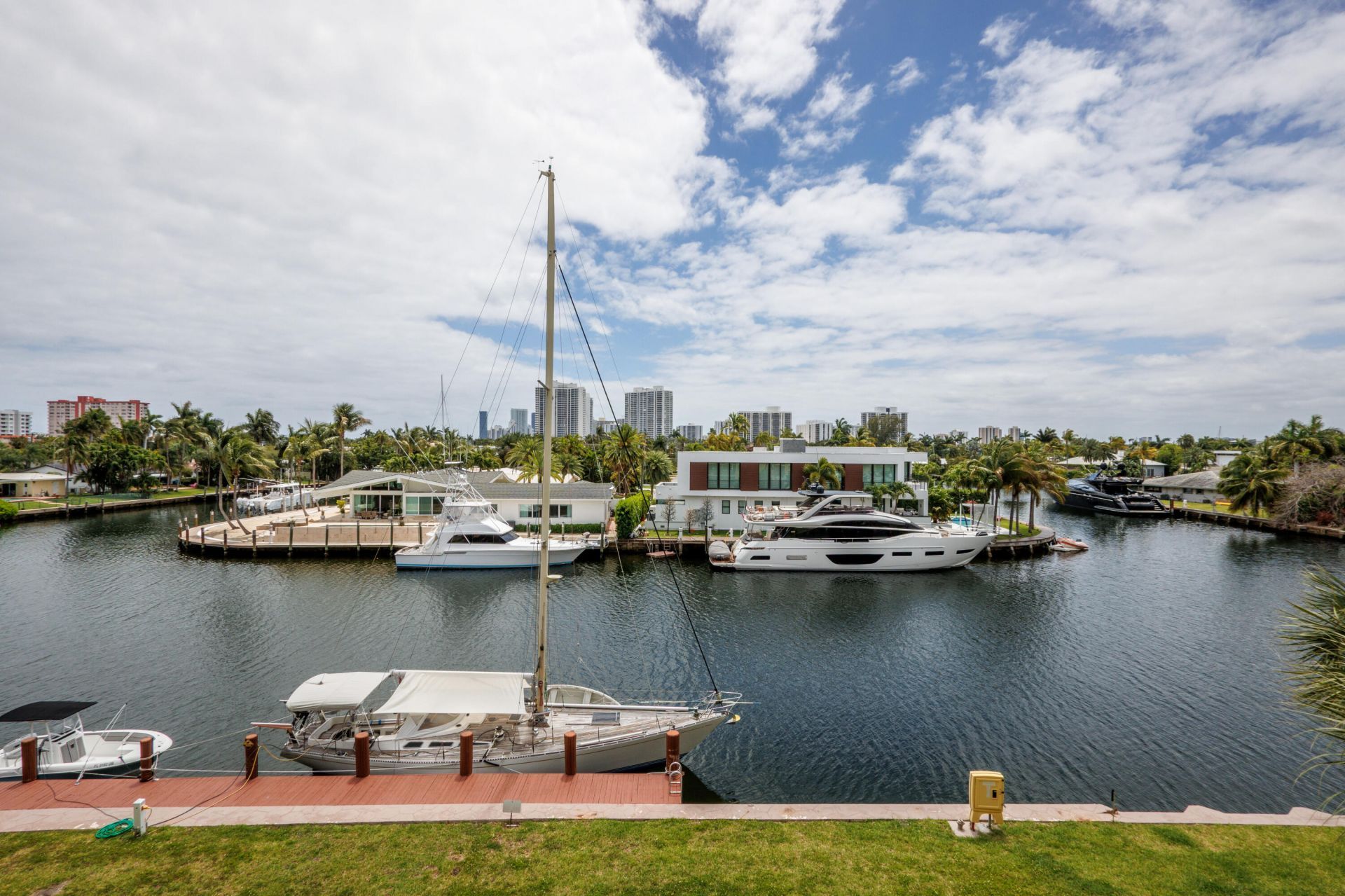 301 Golden Isles Drive, Unit 412, Hallandale Beach, FL 33009 Photo