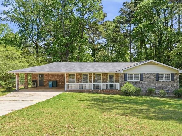 886 Oakhill Court , Stone Mountain, GA 30087