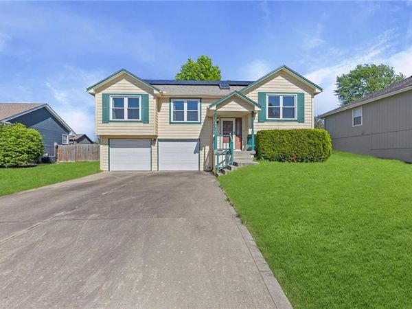 821 NE Michael Drive, Lee's Summit, MO 64086