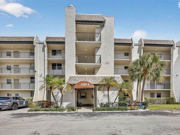 9235 Lagoon Pl , Unit 404, Davie, FL 33324