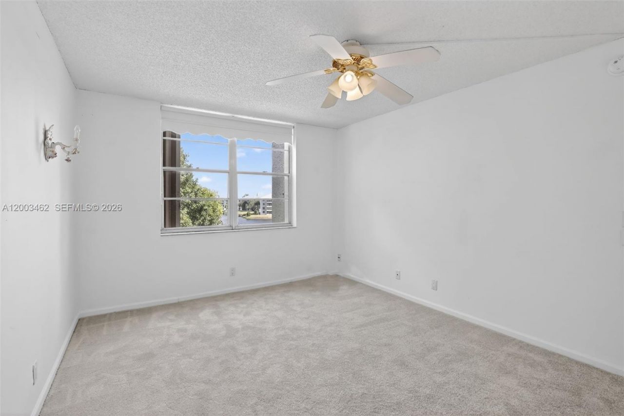 9235 Lagoon Pl , Unit 404, Davie, FL 33324 Photo