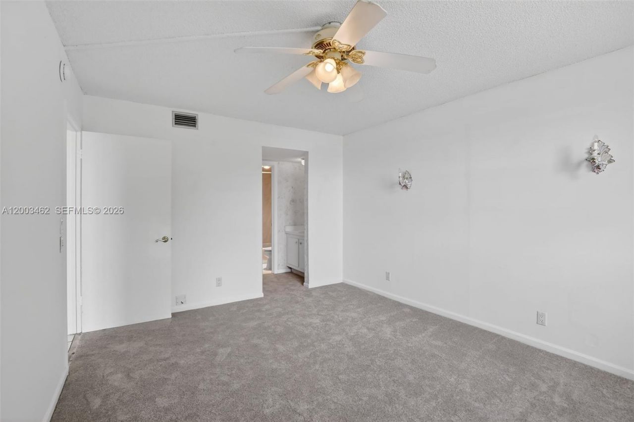 9235 Lagoon Pl , Unit 404, Davie, FL 33324 Photo