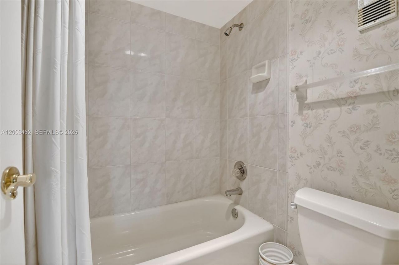 9235 Lagoon Pl , Unit 404, Davie, FL 33324 Photo