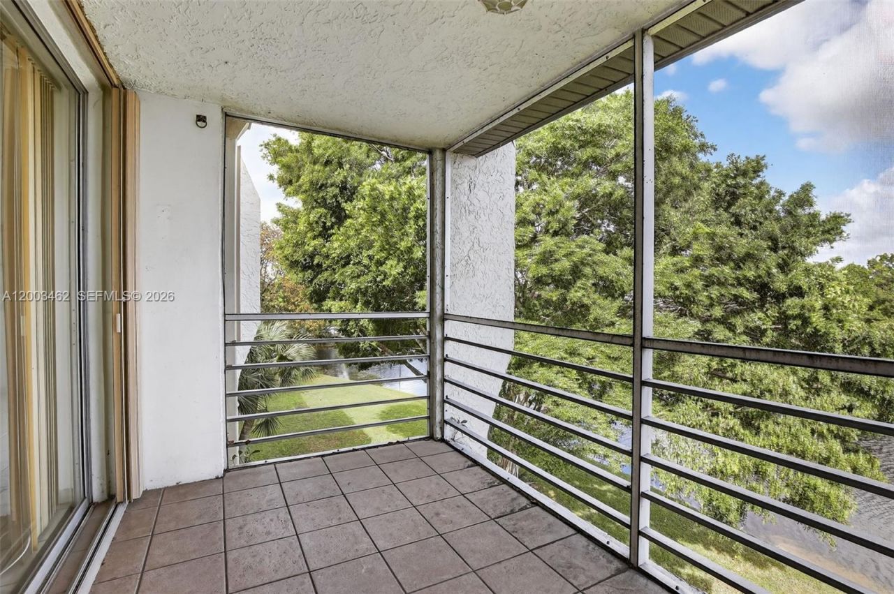 9235 Lagoon Pl , Unit 404, Davie, FL 33324 Photo