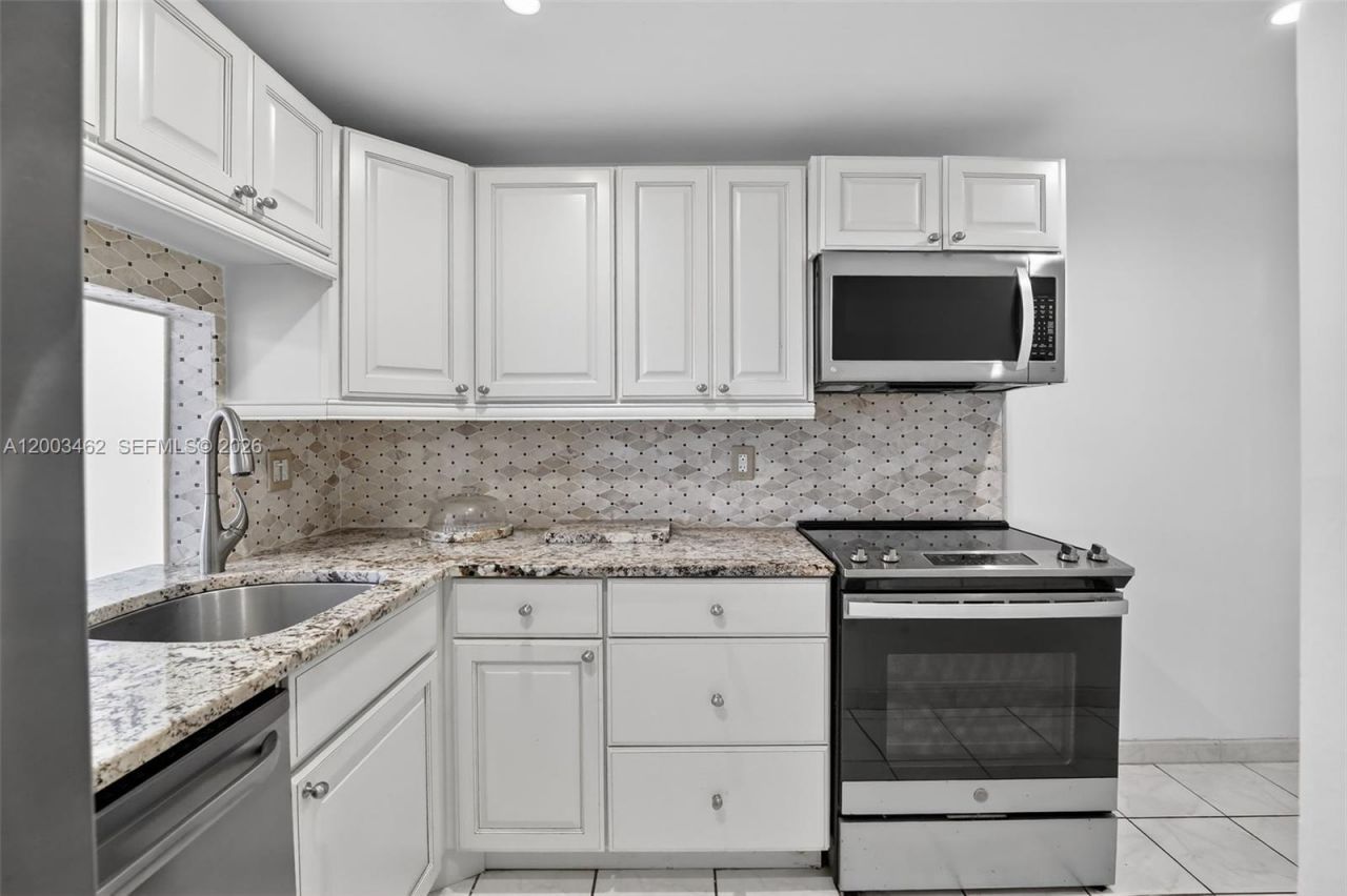 9235 Lagoon Pl , Unit 404, Davie, FL 33324 Photo