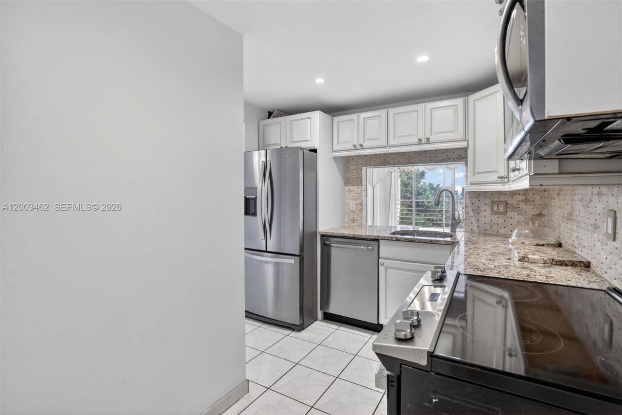 9235 Lagoon Pl , Unit 404, Davie, FL 33324 Photo