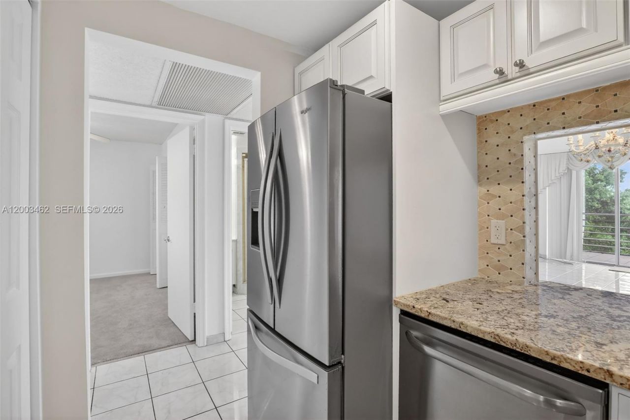 9235 Lagoon Pl , Unit 404, Davie, FL 33324 Photo