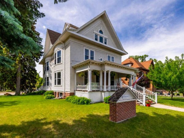 1100 3rd Avenue S, Fargo, ND 58103