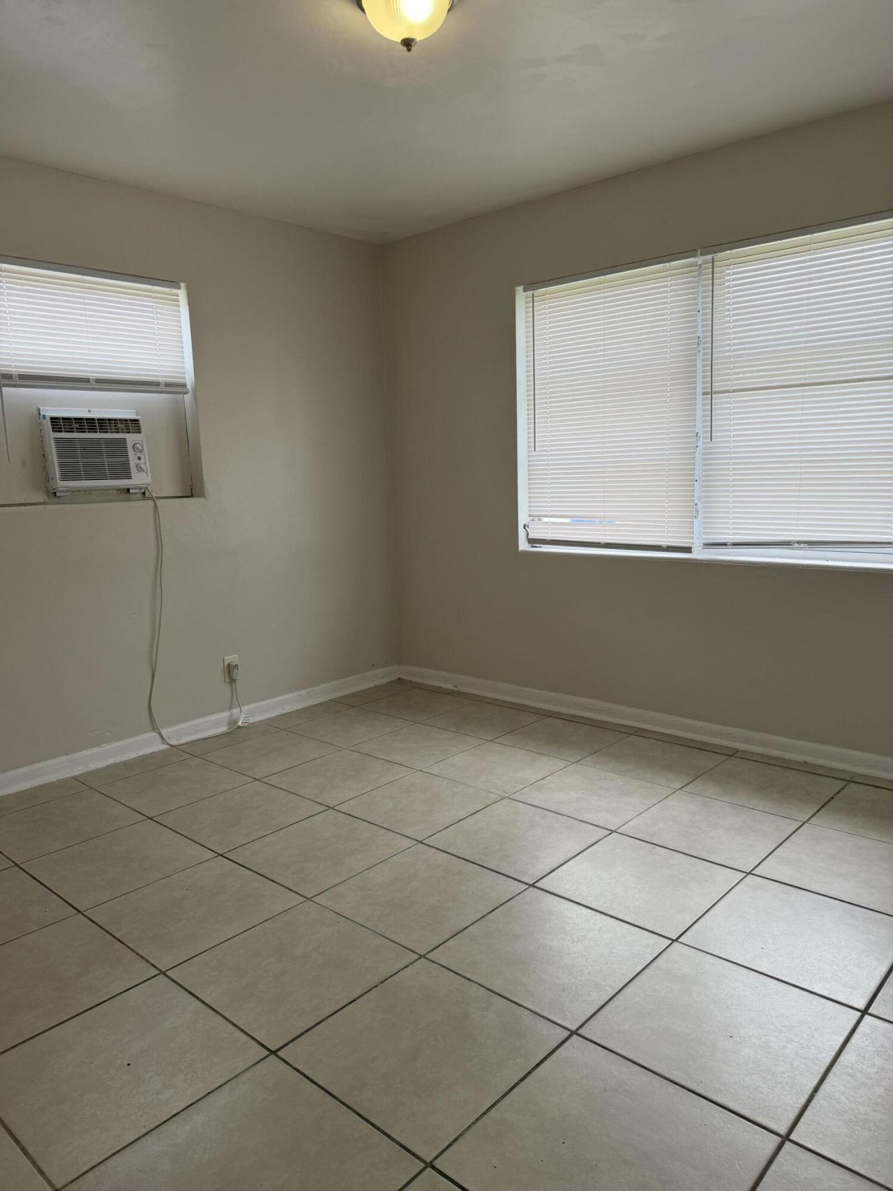 520 W Blue Heron Boulevard, Unit 1, Riviera Beach, FL 33404 Photo