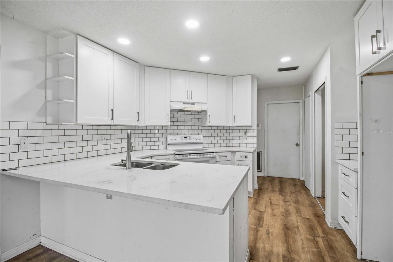 2715 27th Avenue Drive W, Bradenton, FL 34205 Photo