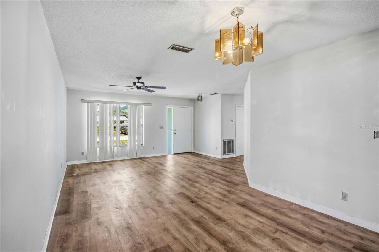 2715 27th Avenue Drive W, Bradenton, FL 34205 Photo