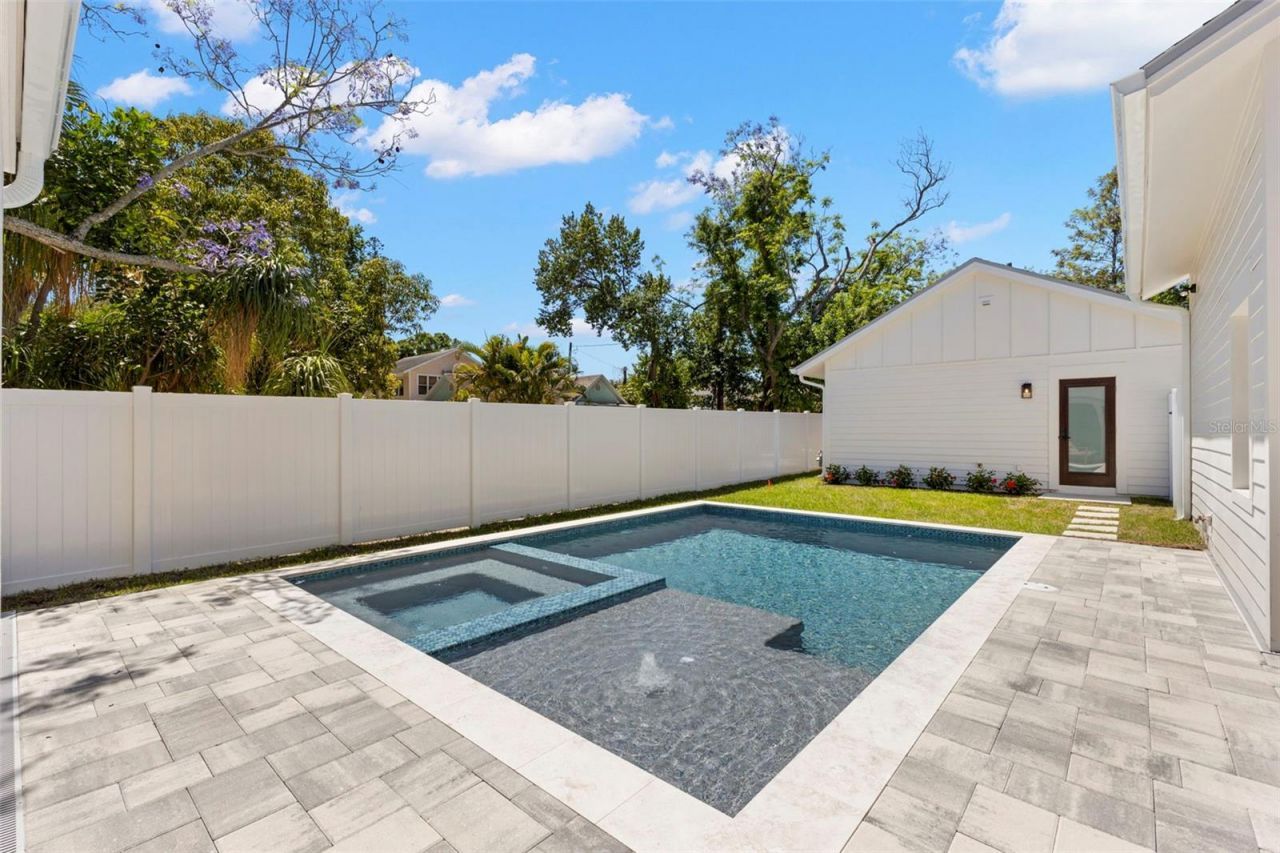 1100 8th Street N, Saint Petersburg, FL 33701 Photo