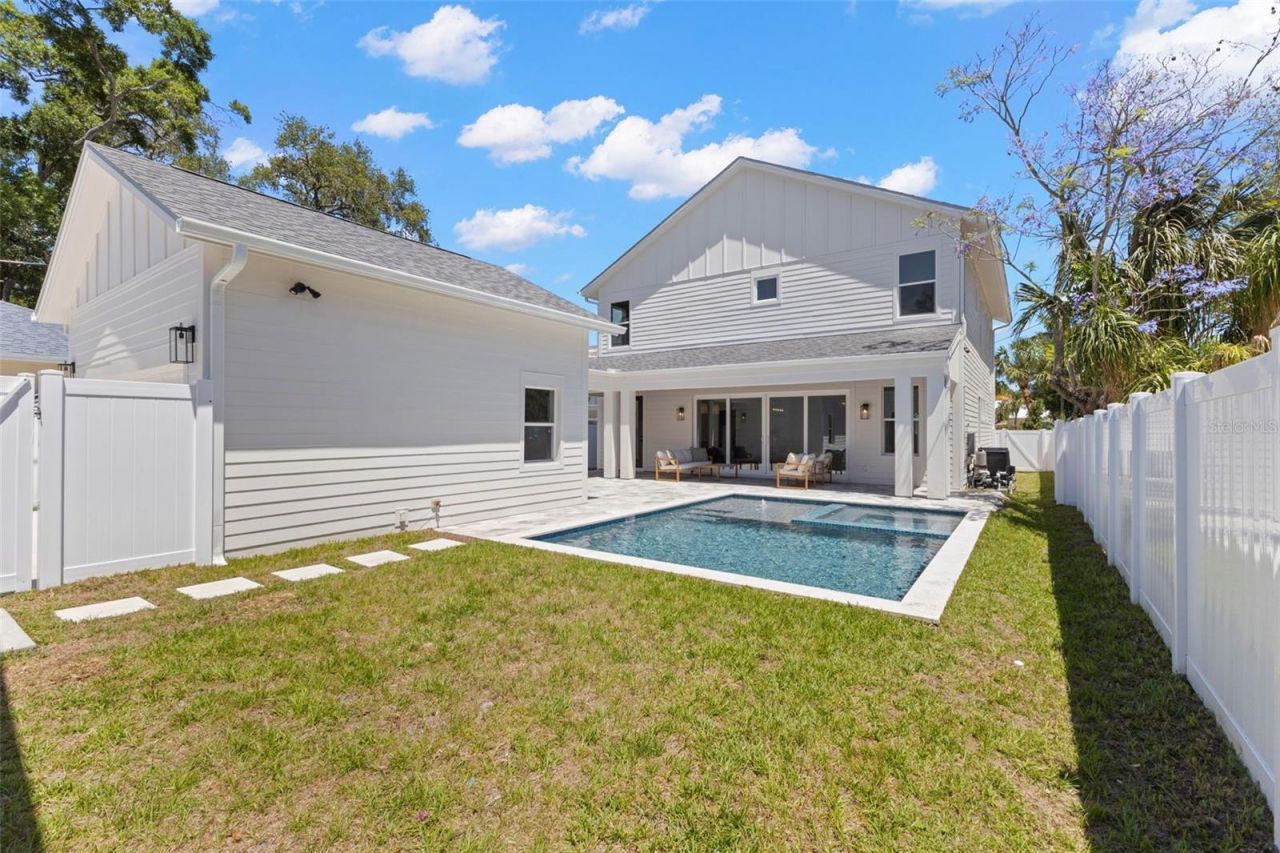 1100 8th Street N, Saint Petersburg, FL 33701 Photo