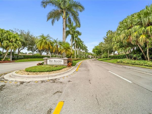 1115 Camellia Cir , Weston, FL 33326