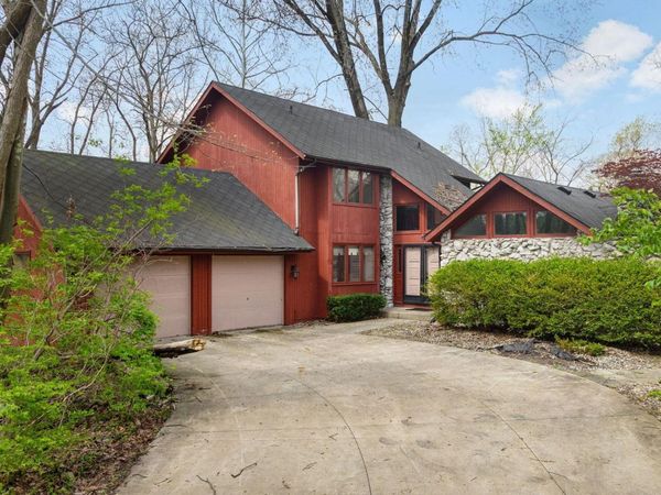 51522 Bridgewater Court, South Bend, IN 46637