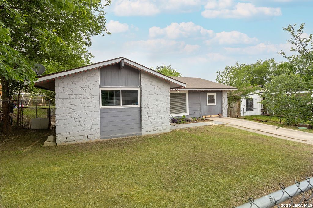 5302 War Cloud Dr, San Antonio, TX 78242 Main Photo
