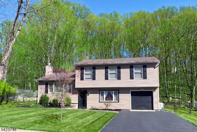 41 Dell Rd, Stanhope, NJ 07874 Main Photo