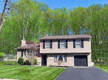 41 Dell Rd, Stanhope, NJ 07874